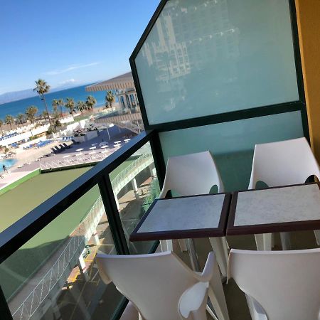 Torremolinos, Playa Del Bajondillo, Primera Linea Bagian luar foto